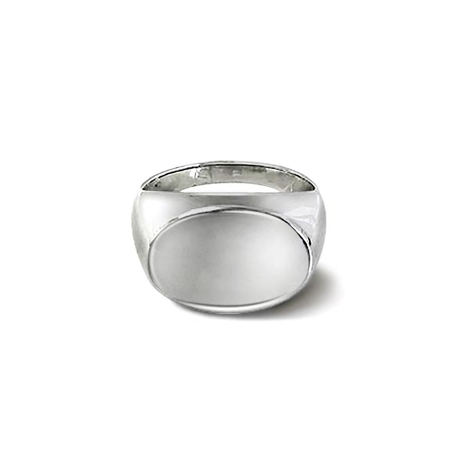 Oval signet ring in sterling silver.